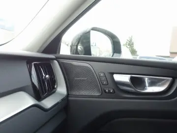 Volvo XC60 Plus Dark AWD Mild-Hybrid B5