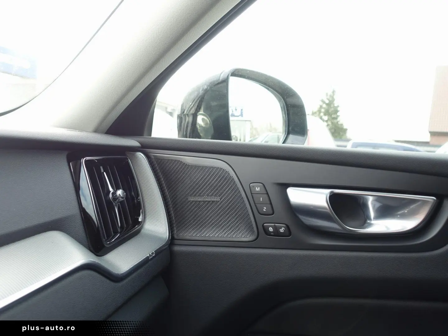 Volvo XC60 Plus Dark AWD Mild-Hybrid B5