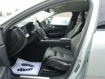 Volvo XC60 Plus Dark AWD Mild-Hybrid B5