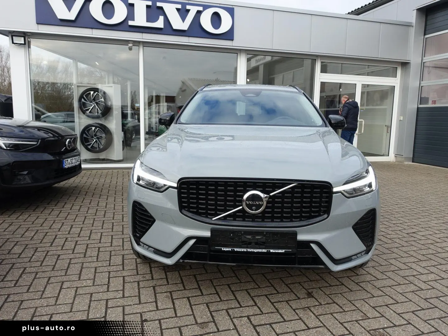 Volvo XC60 Plus Dark AWD Mild-Hybrid B5