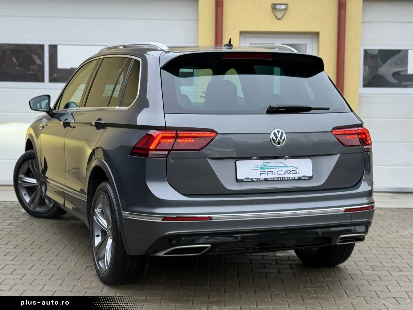 Volkswagen Tiguan R-LINE - 2.0 Bi-TDI   240cp   4x4   DSG