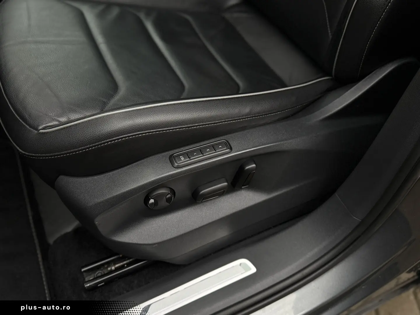 Volkswagen Tiguan R-LINE - 2.0 Bi-TDI   240cp   4x4   DSG