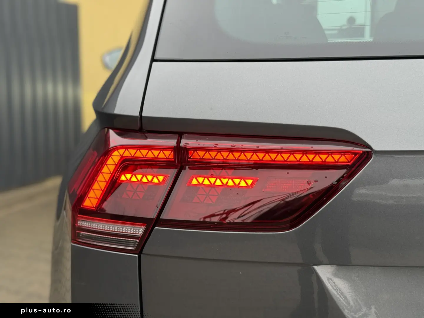 Volkswagen Tiguan R-LINE - 2.0 Bi-TDI   240cp   4x4   DSG