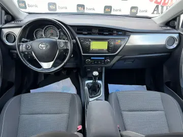 Toyota Auris – 2.0 Diesel