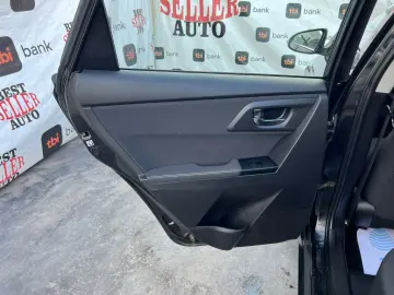 Toyota Auris – 2.0 Diesel