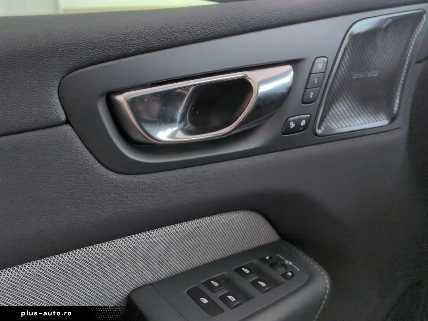 VOLVO XC60 B4 B R-Design Luft Pano 21-Zoll AHZV