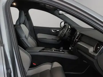 VOLVO XC60 B4 B R-Design Luft Pano 21-Zoll AHZV