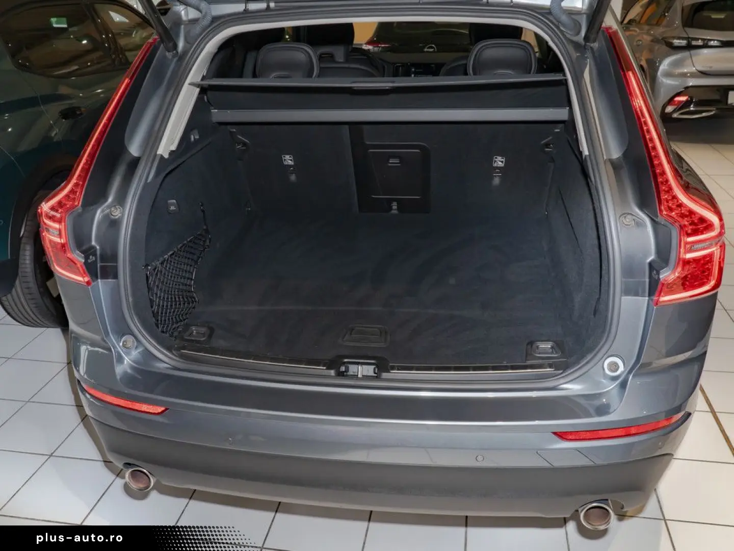 VOLVO XC 60 T4 2WD Momentum Pro H K NAVI W-LAN ACC LED