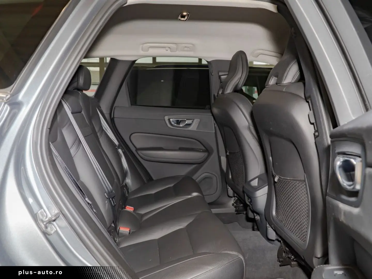 VOLVO XC 60 T4 2WD Momentum Pro H K NAVI W-LAN ACC LED