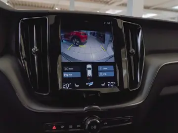 VOLVO XC 60 T4 2WD Momentum Pro H K NAVI W-LAN ACC LED