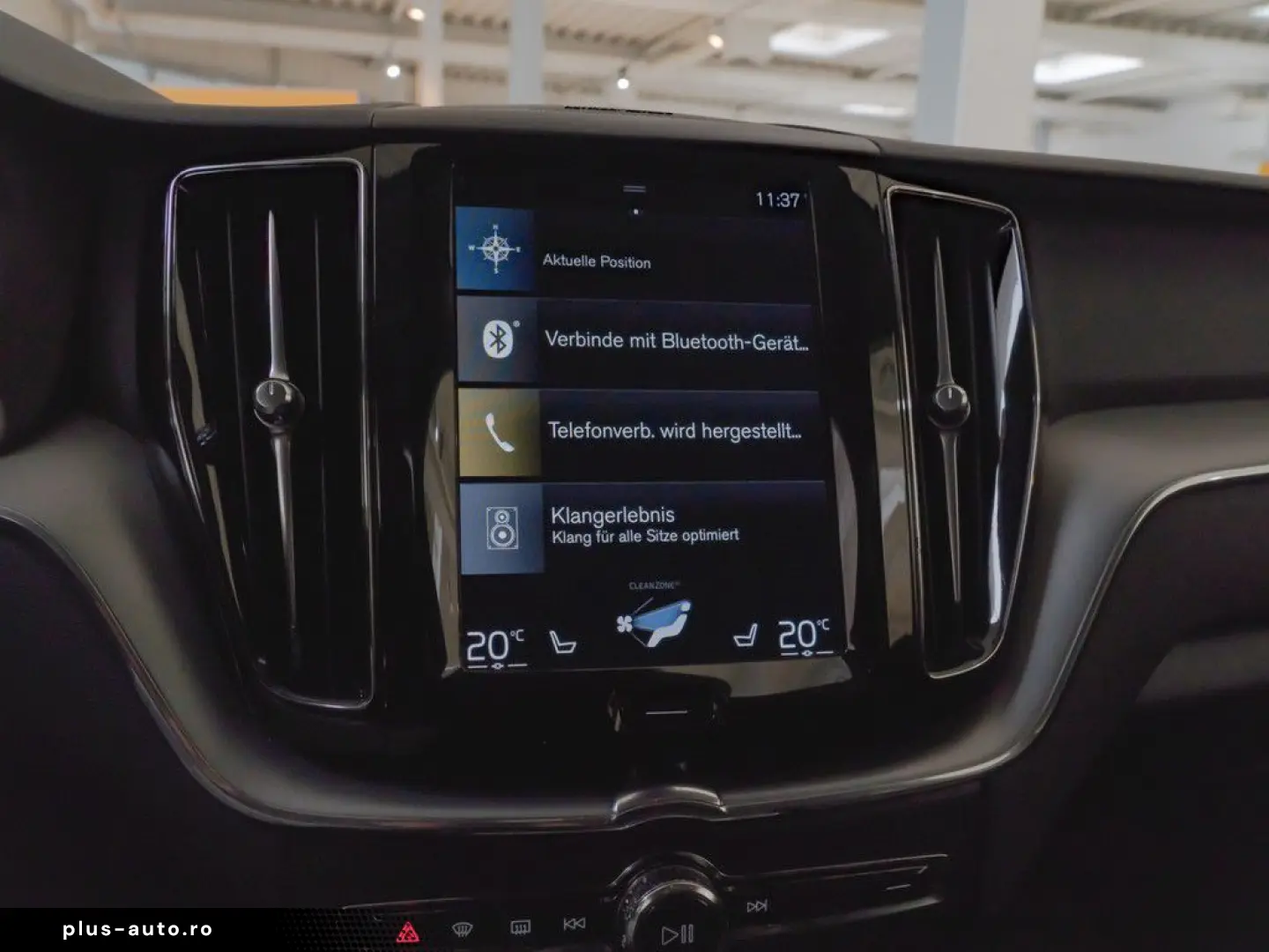 VOLVO XC 60 T4 2WD Momentum Pro H K NAVI W-LAN ACC LED