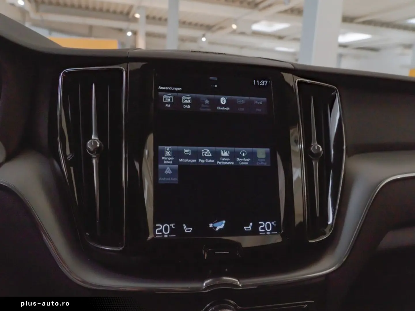 VOLVO XC 60 T4 2WD Momentum Pro H K NAVI W-LAN ACC LED