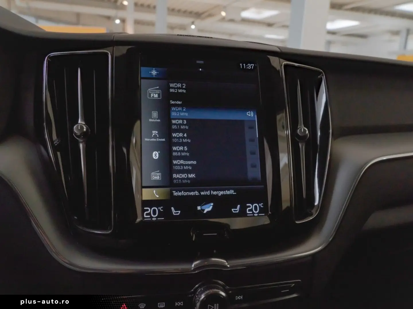 VOLVO XC 60 T4 2WD Momentum Pro H K NAVI W-LAN ACC LED