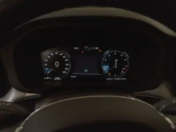 VOLVO XC 60 T4 2WD Momentum Pro H K NAVI W-LAN ACC LED