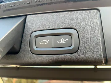 Volvo XC60 B5 AWD Plus Black Edition