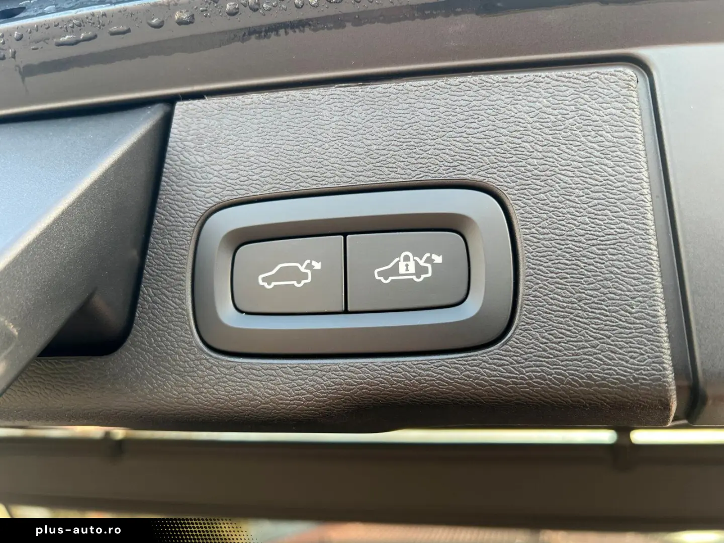 Volvo XC60 B5 AWD Plus Black Edition