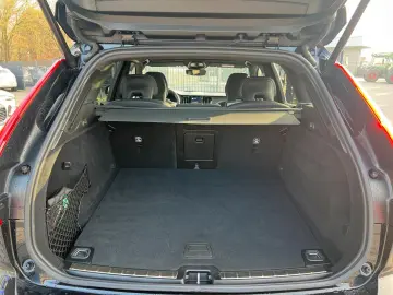 Volvo XC60 B5 AWD Plus Black Edition