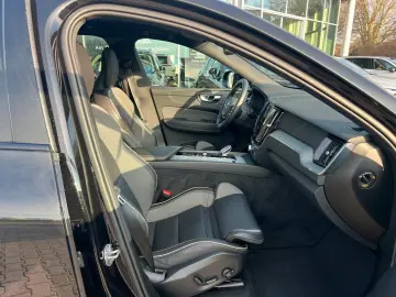 Volvo XC60 B5 AWD Plus Black Edition