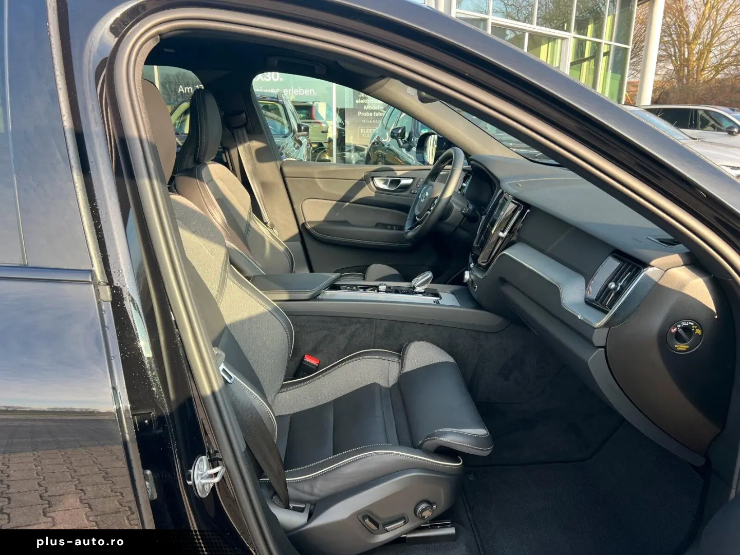 Volvo XC60 B5 AWD Plus Black Edition