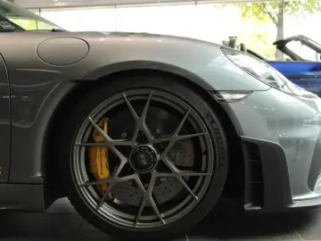 PORSCHE 718 Boxster Spyder RS Weissach