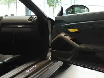 PORSCHE 718 Boxster Spyder RS Weissach