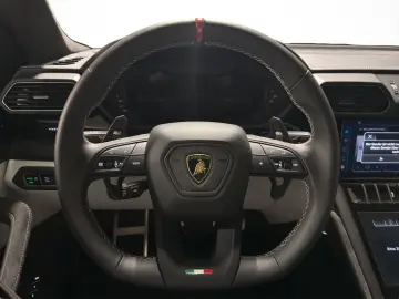 LAMBORGHINI Urus S