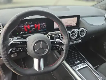 MERCEDES-BENZ GLA 200 d AMG