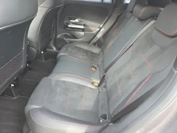 MERCEDES-BENZ GLA 200 d AMG