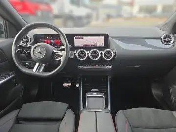 MERCEDES-BENZ GLA 200 d AMG