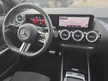 MERCEDES-BENZ GLA 200 d AMG