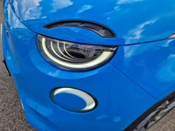 ABARTH 500e Cabrio Scorpion Alcantara uvm.