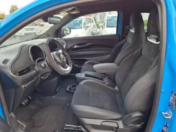 ABARTH 500e Cabrio Scorpion Alcantara uvm.