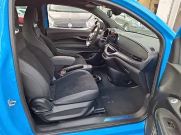 ABARTH 500e Cabrio Scorpion Alcantara uvm.