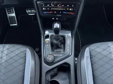 VW Tiguan R-Line 2.0TDI 4M AHK STANDH MATRIX