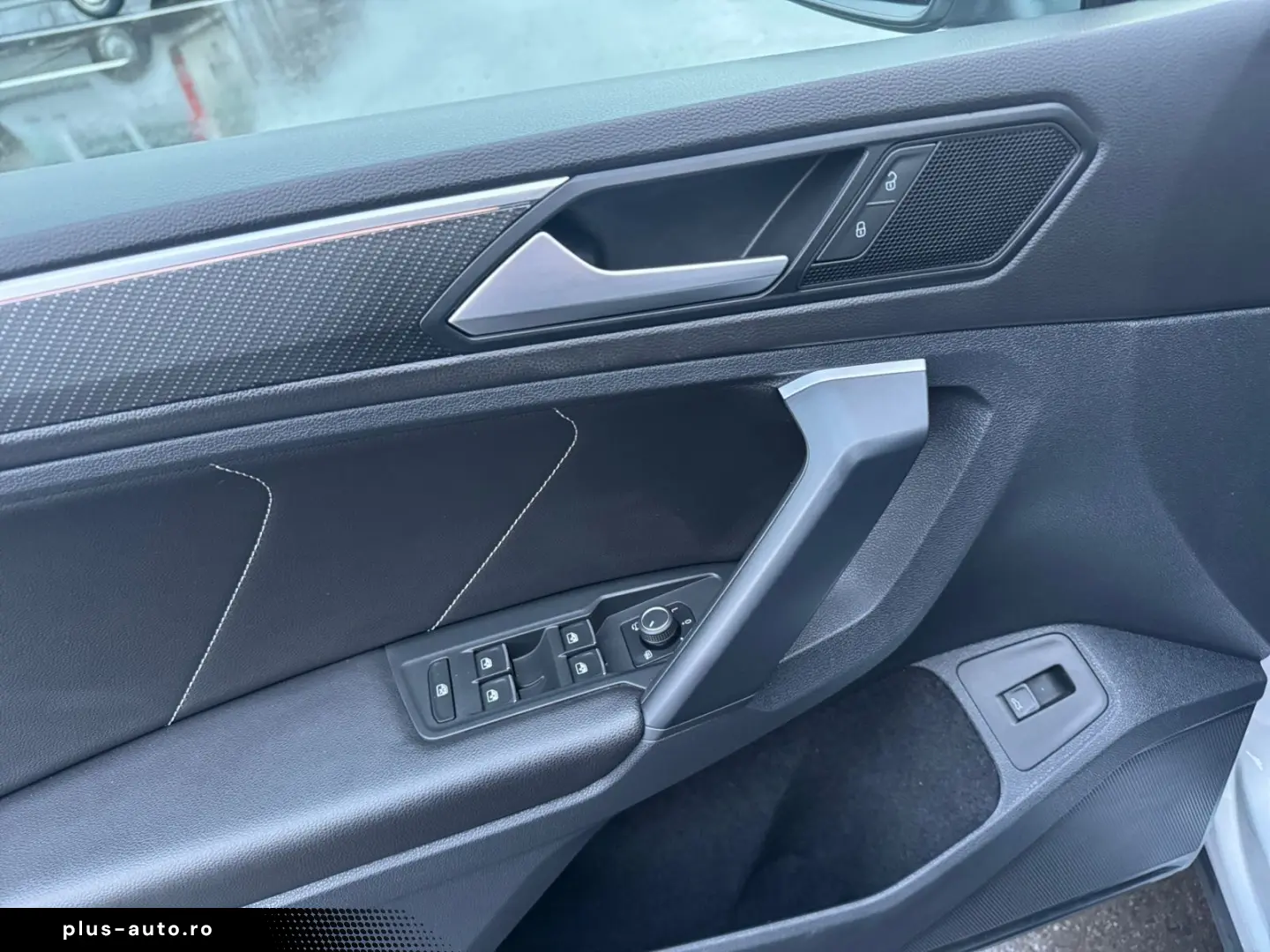 VW Tiguan R-Line 2.0TDI 4M AHK STANDH MATRIX