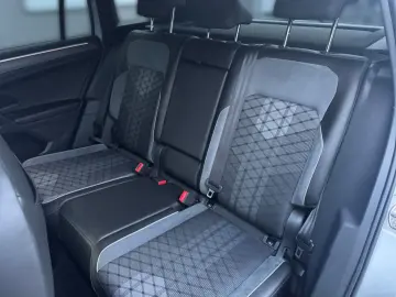 VW Tiguan R-Line 2.0TDI 4M AHK STANDH MATRIX