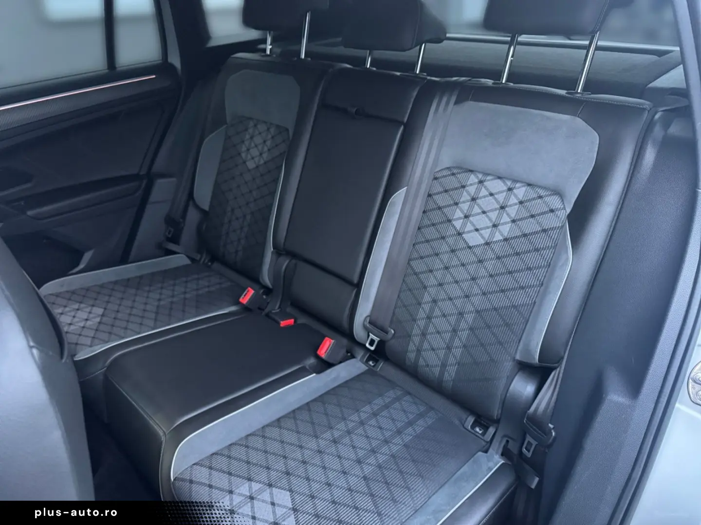 VW Tiguan R-Line 2.0TDI 4M AHK STANDH MATRIX