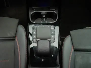 Mercedes-Benz A 180 AMG Line