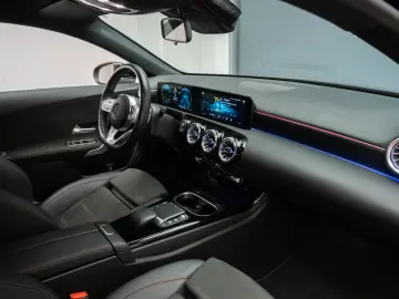 Mercedes-Benz A 180 AMG Line