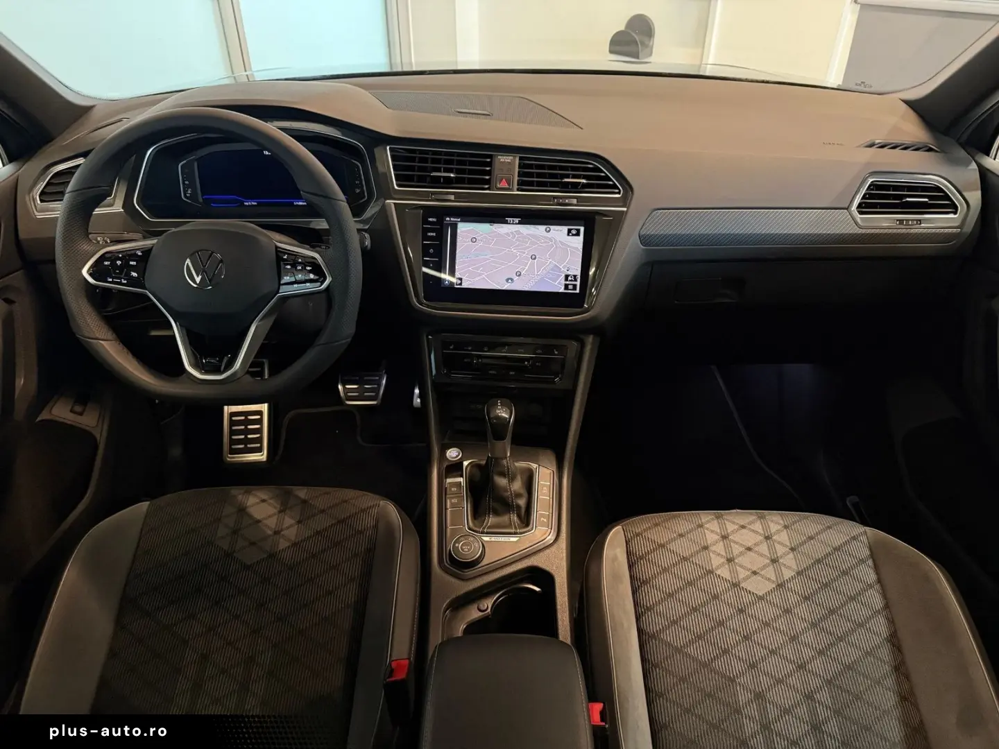 VW Tiguan R-Line 2.0 TDI 4Motion Diebsathlwarn.  AH