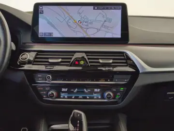 BMW 530d Lim M Sport Navi LED HiFi LR-Hz Glasdach PA