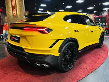 LAMBORGHINI Urus Performante