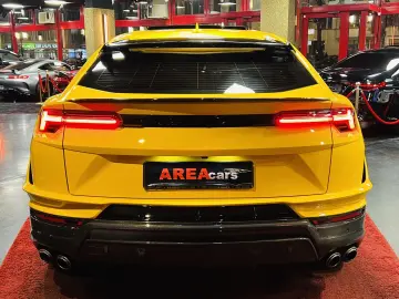 LAMBORGHINI Urus Performante