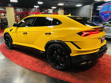 LAMBORGHINI Urus Performante