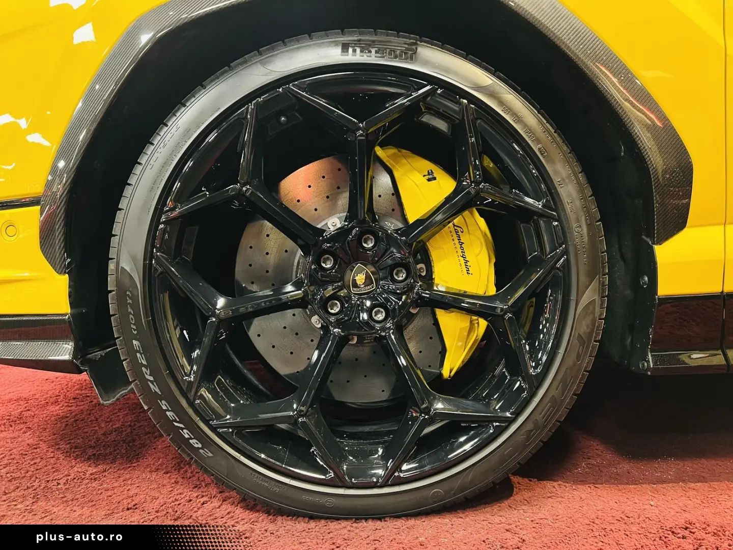 LAMBORGHINI Urus Performante