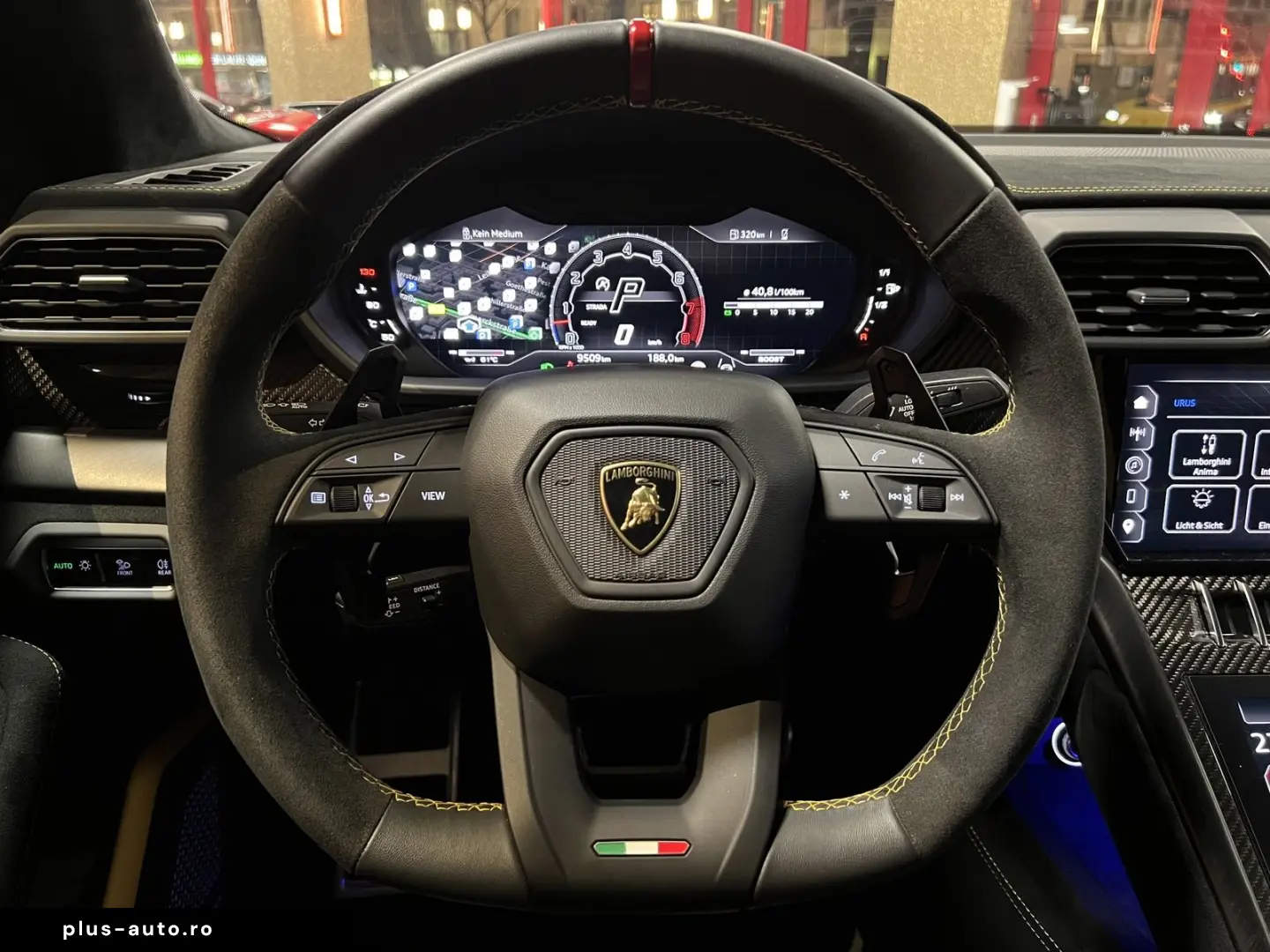 LAMBORGHINI Urus Performante