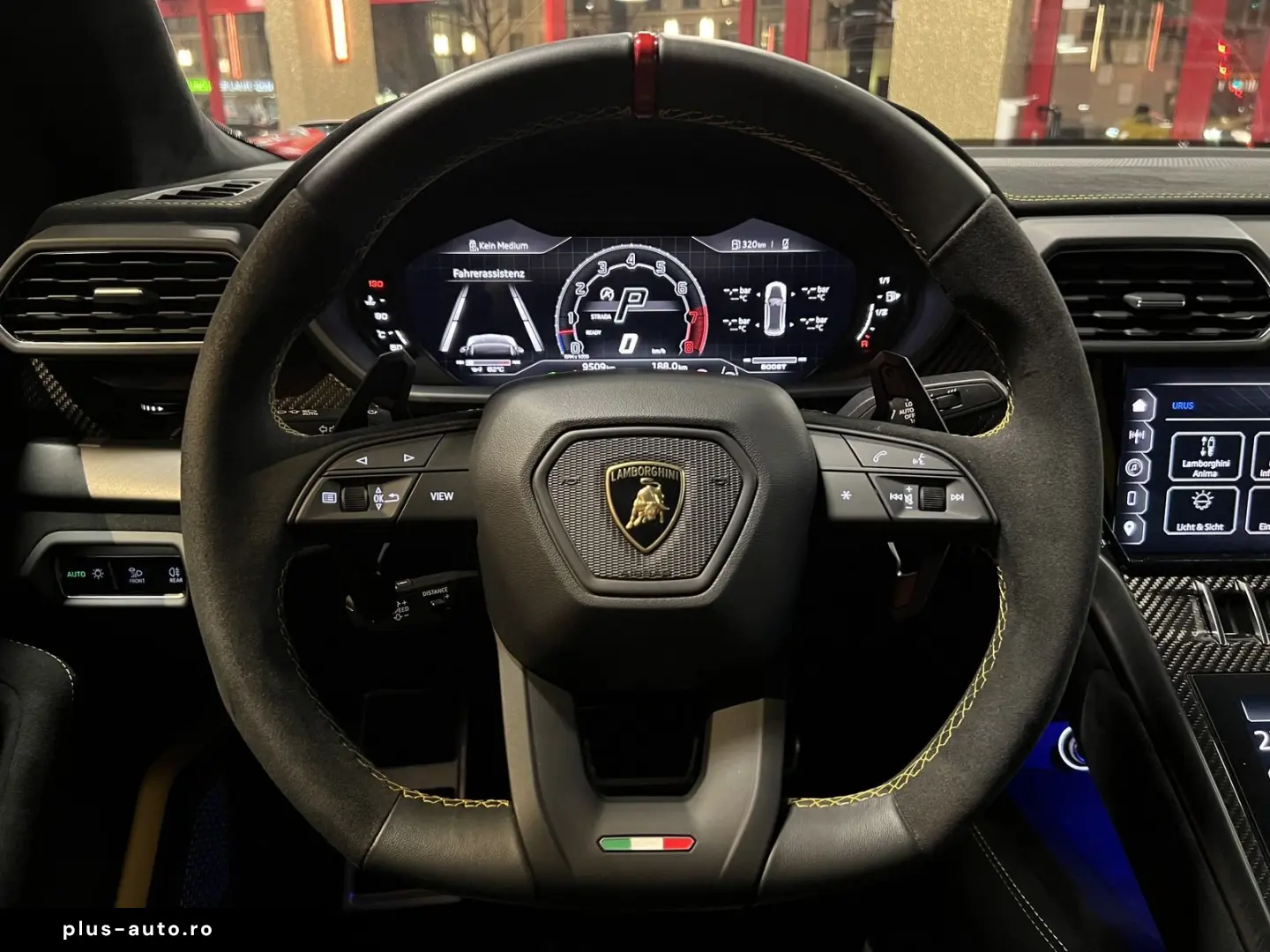 LAMBORGHINI Urus Performante