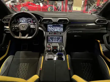 LAMBORGHINI Urus Performante