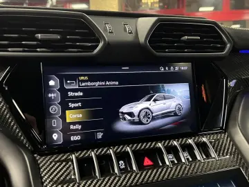 LAMBORGHINI Urus Performante