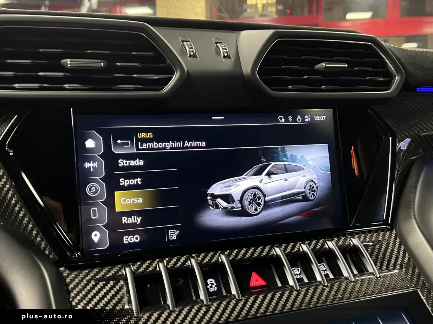 LAMBORGHINI Urus Performante